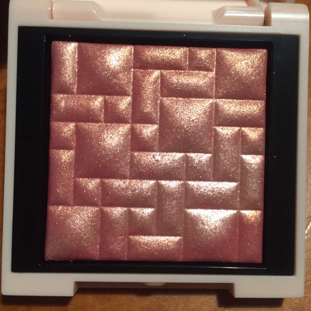 Bobbi Brown Highlighting Powder - Picture 4 of 11